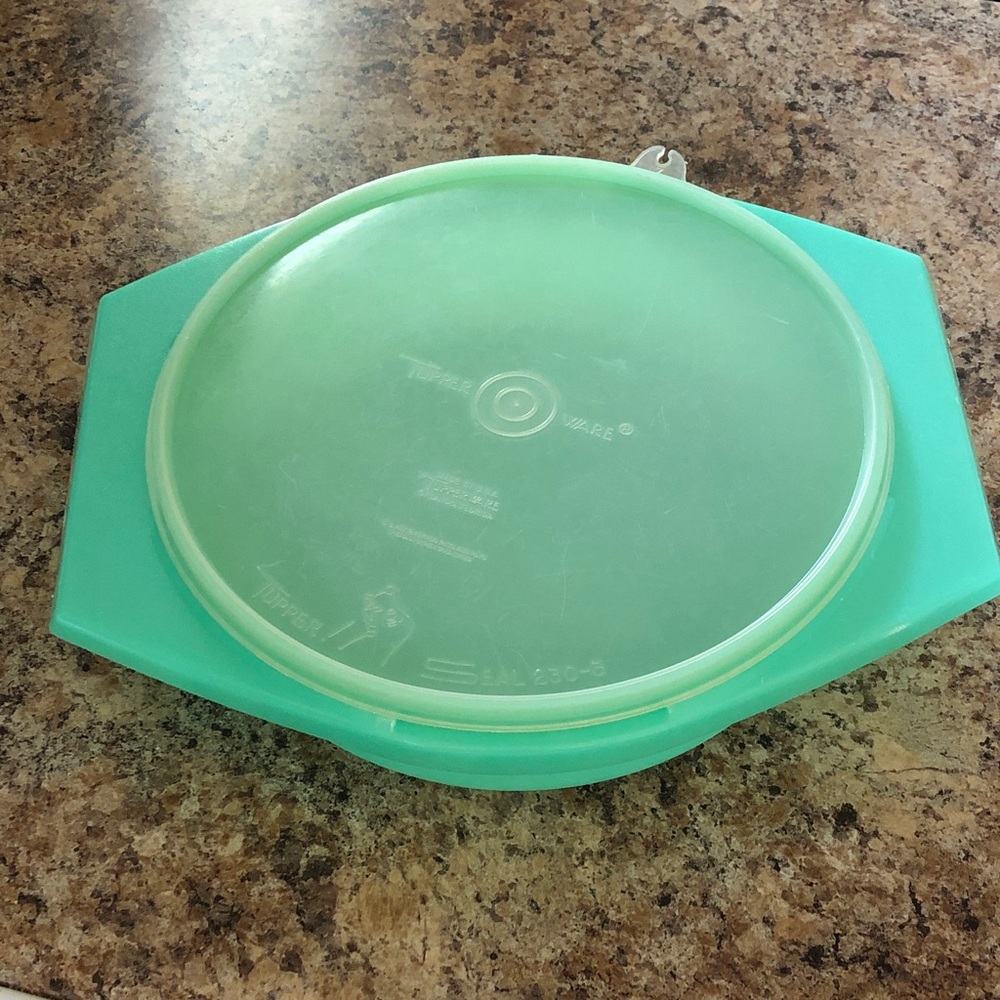 Vintage Tupperware Jadeite Green Grater/Slicer Bowl 786 with Sheer Seal Lid 230